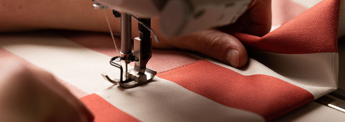 Travail à la machine à coudre