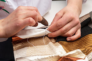 Détail d'une confection à la main